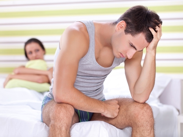 Sinh hoạt tình dục bất hợp lý là một trong những thói quen xấu gây yếu sinh lý nam