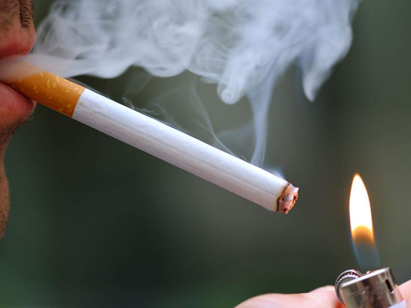 Nam giới hút thuốc lá coi chừng yếu sinh lý và bị vô sinh