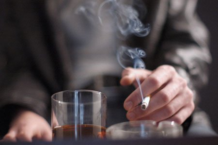 Hút thuốc lá là thói quen xấu gây rối loạn cương dương
