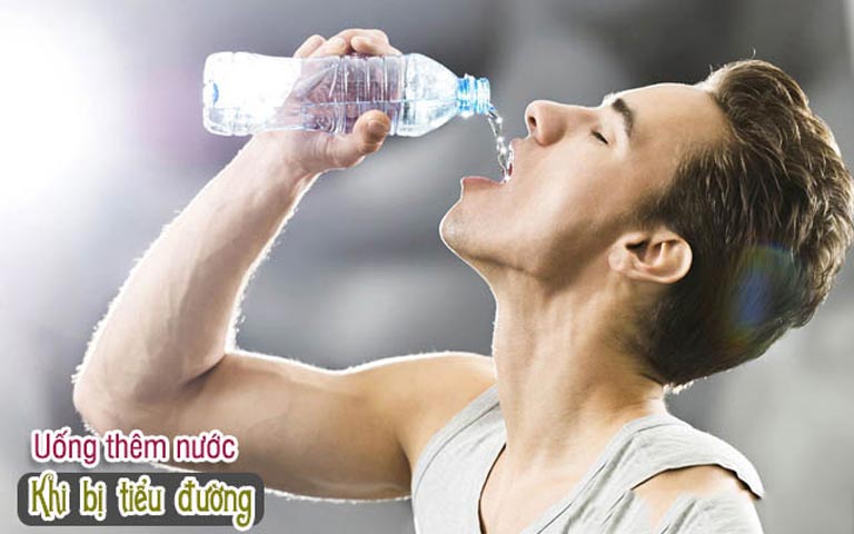 Nam giới nên uống nhiều nước để cải thiện bệnh
